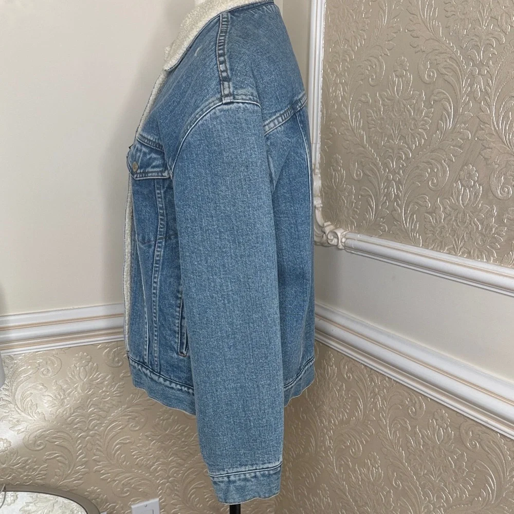 Ralph Lauren Blue Denim Jacket with Cream Collar - Picture 3 of 9